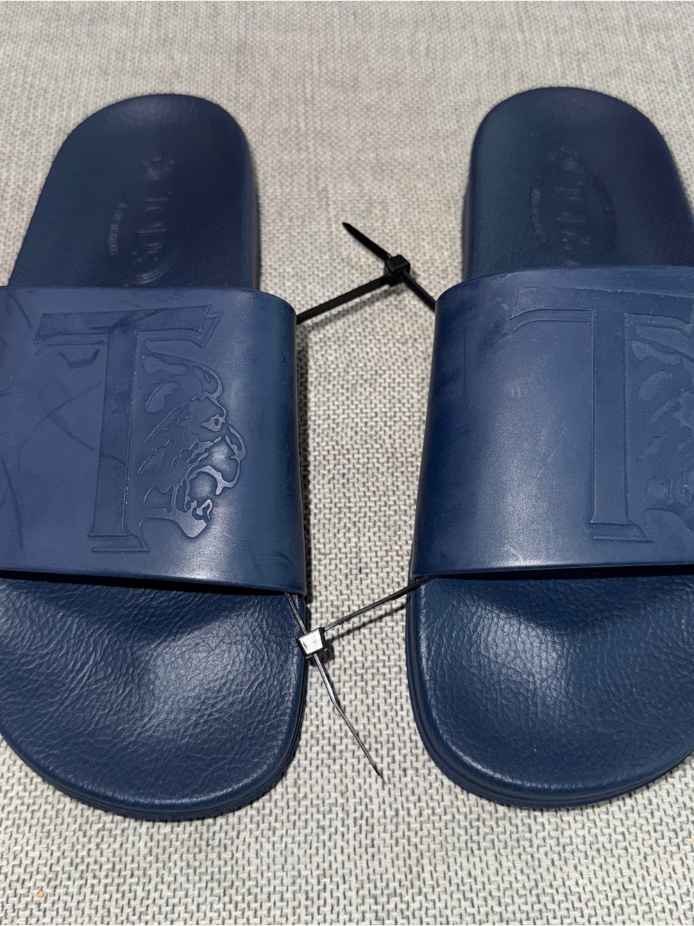 Tods Logo Embossed Slides $295 Retail NWOB EU 40 Unisex Men’s 7 US Women’s 8.5